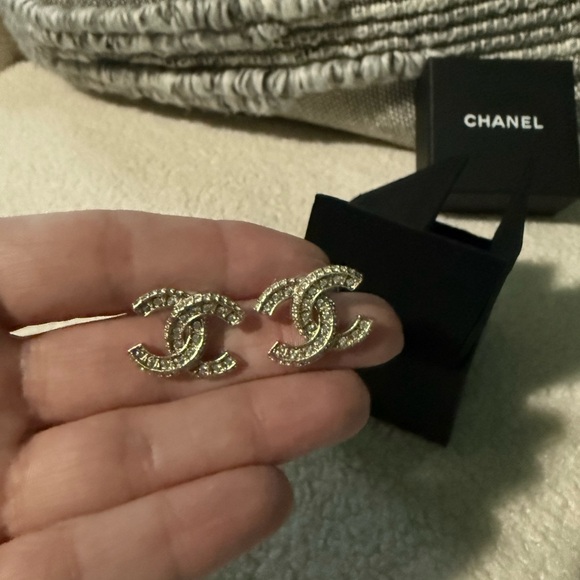 Chanel Classic Cc Logo Crystal Earrings - Picture 4 of 10